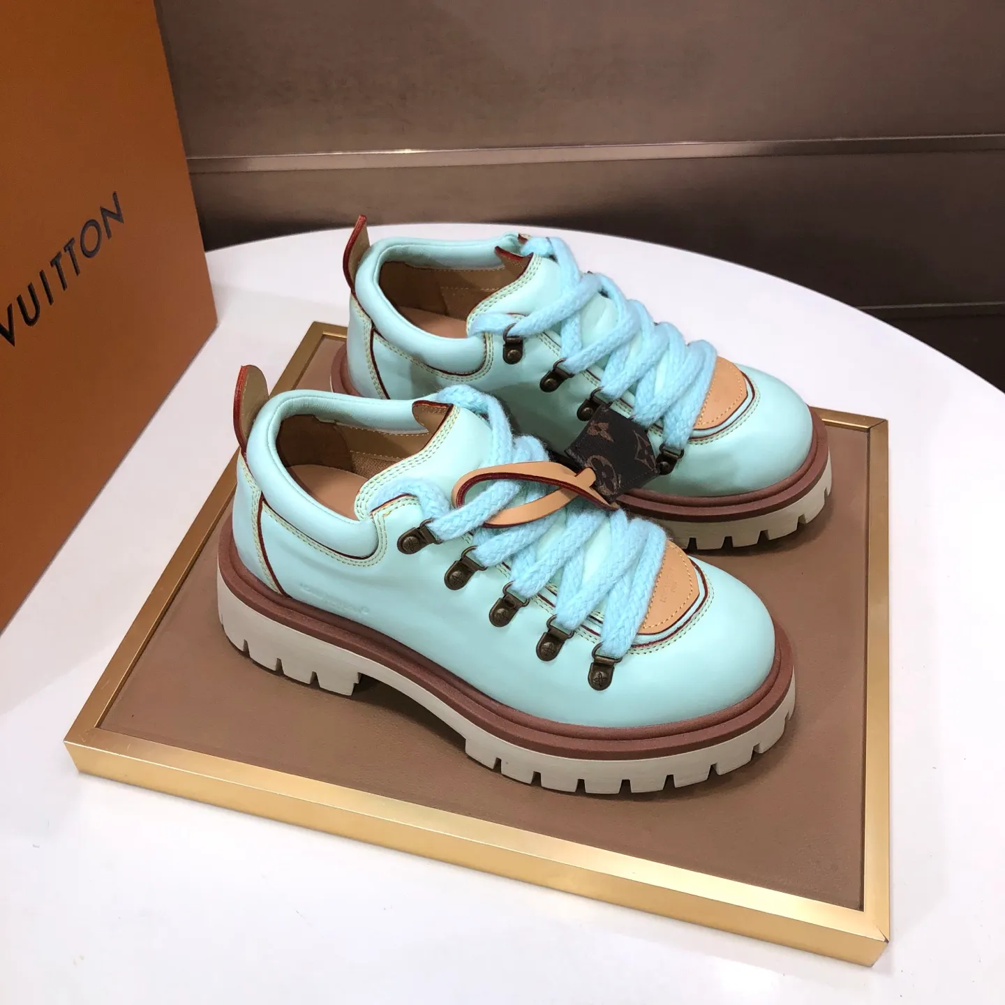 Men's shoes 💰660💰 LV Louis Vuitton 2025 autumn and winter new couple's new style, the original version is developed one to one, retro fashion, handsome and cool mountaineering derby shoes are out of stock 👍 💎 Material: imported first-layer cowhide 💎 Lining: imported lambskin 💎 Outsole: original molded TR non-slip sole 💎 Bottom height: 3.5cm 💎 Shoe size: 35-45 for both men and women
